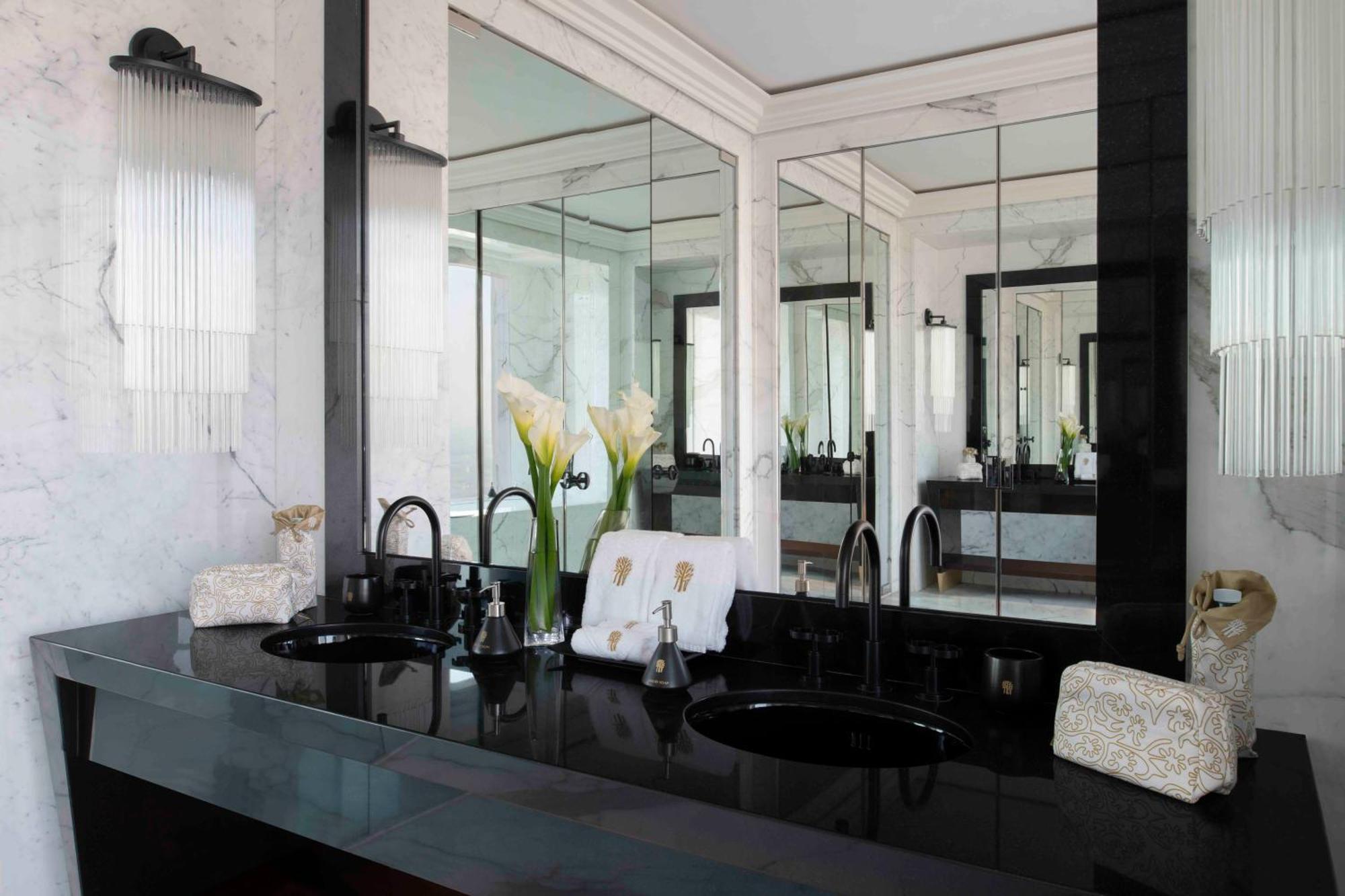 Banyan Tree Doha At La Cigale Mushaireb Eksteriør billede Bathroom