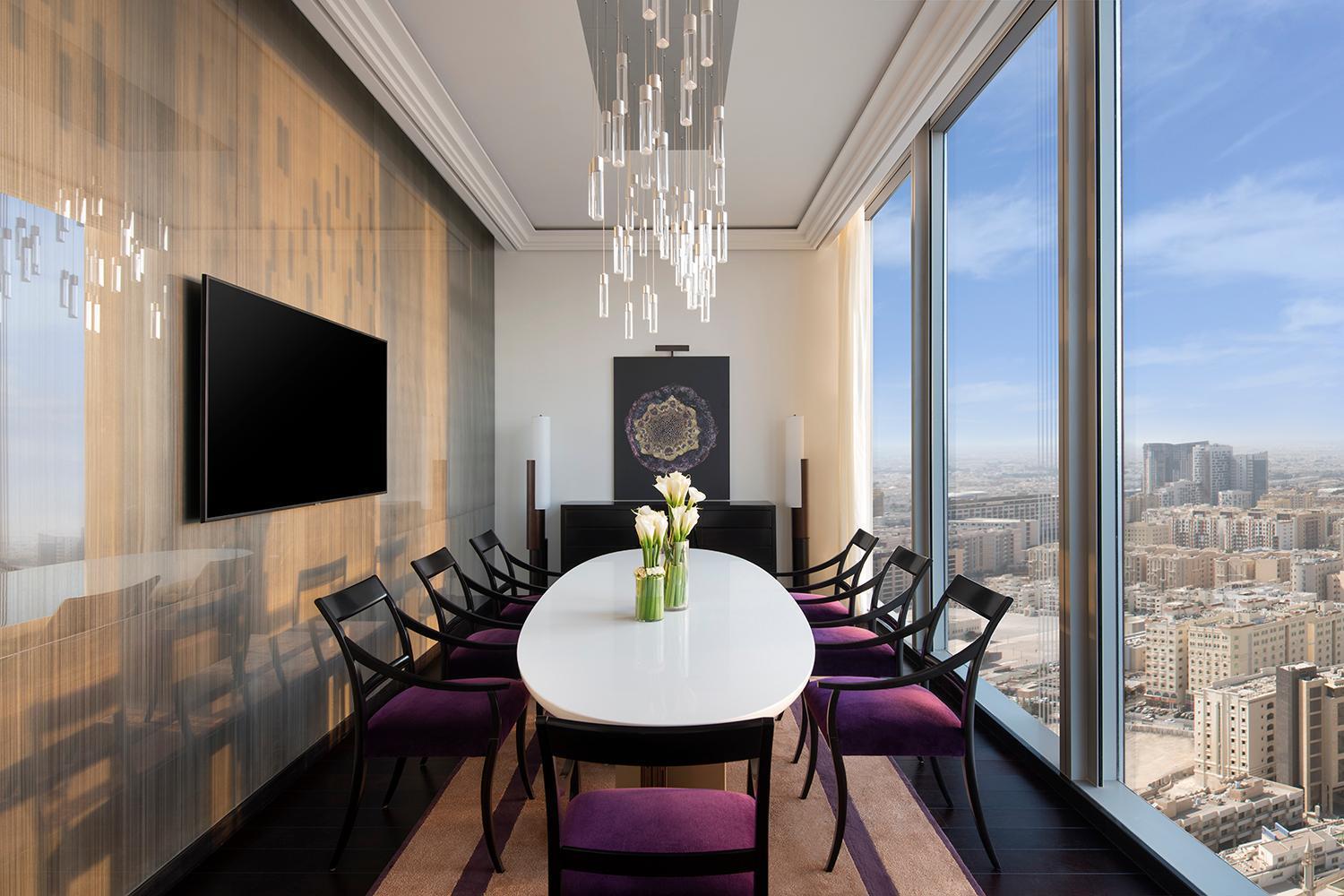 Banyan Tree Doha At La Cigale Mushaireb Værelse billede The dining room of a suite at the Ritz-Carlton, Riyadh